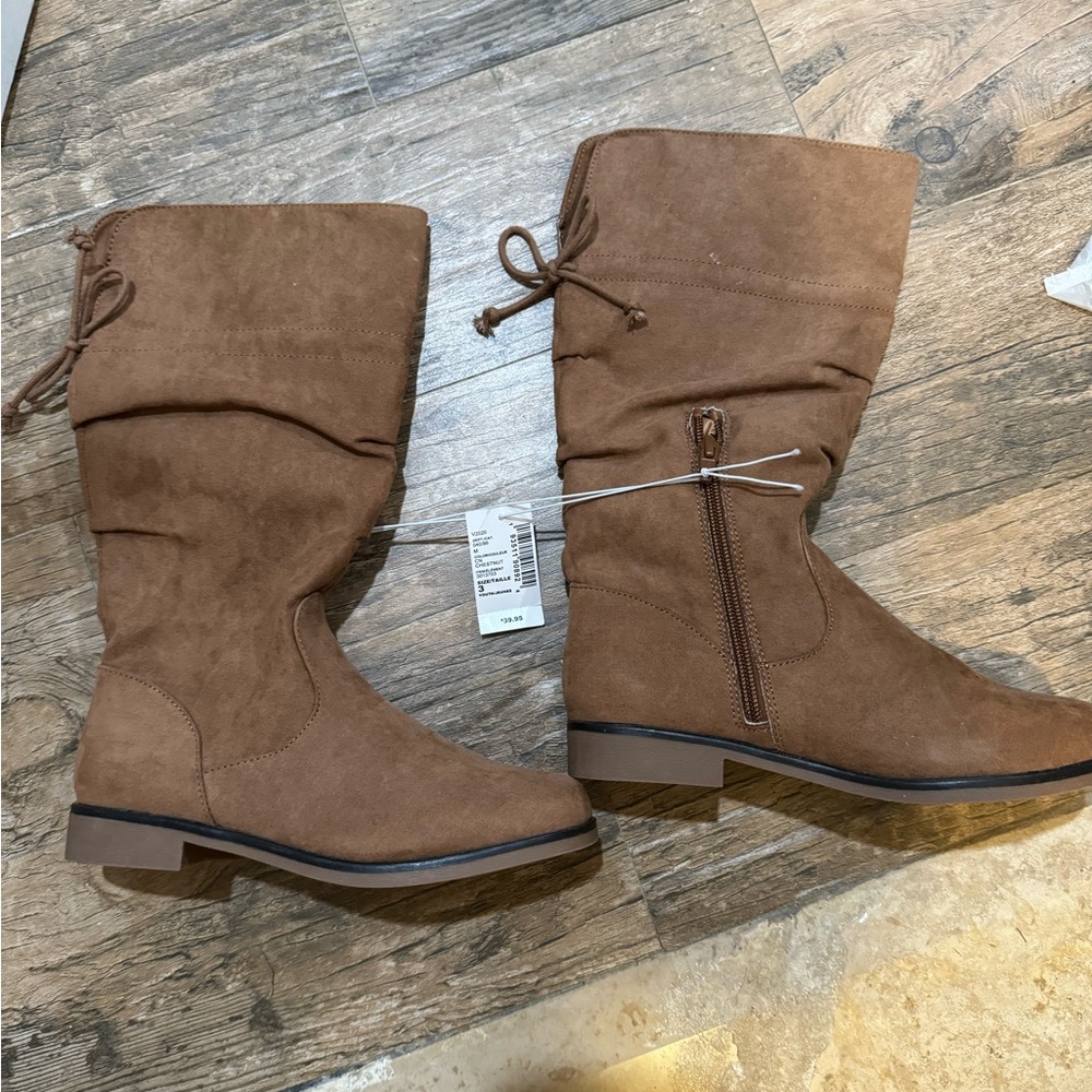 Brand New Children’s Place adorable faux suede boots size 3